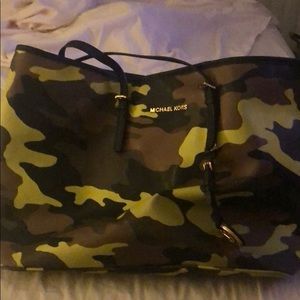 Micheal Kors Jet set tote